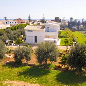 https://martas-home-calabernardo.sicilyhotelsitaly.net